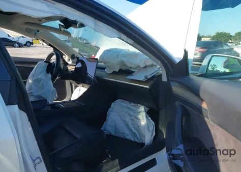 2021 Tesla Model 3 Standard Range Plus Rear-Wheel Drive z USA, uszkodzony, nr VIN 5YJ3E1EA2MF091737